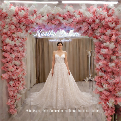 Bir gelinlik, yalnızca giyilen değil; hissedilen bir hatıradır.