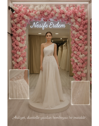 Couture Evreninde Beyaz Bir Denge