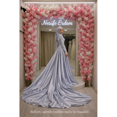 Kuyruğun Sessiz İhtişamı: Tesettür Couture Saten Abiyede Aidiyetin Derin Katmanları