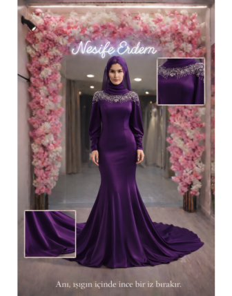 Mor İpek Saten Balık Model Tesettür Abiye – Taş İşlemeli Omuz Detaylı, Kuyruklu