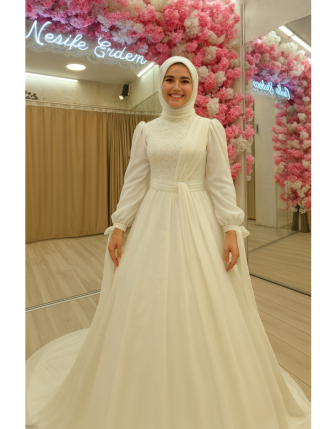 2026 Tesettür Gelinlik Modasında Helen Dokunuşu